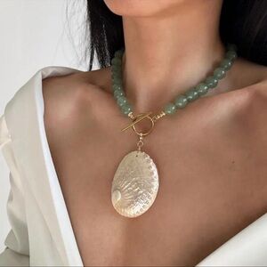 Chunky Sea Shell Pendant Necklace | Hand-knotted Green Aventurine Bead Necklace
